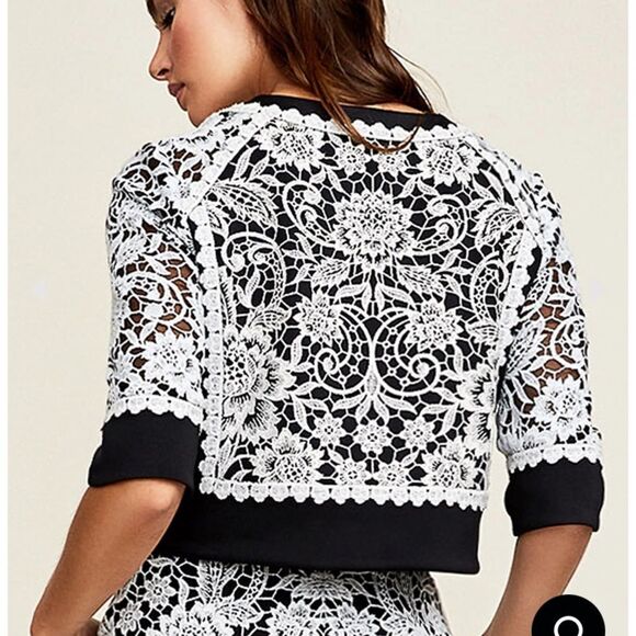 Tadashi Shoji lace/ mesh cropped blazer, size 2 - Picture 3 of 16